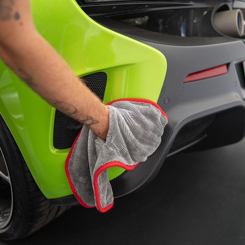 Das Grip-Cut-Twisted wird für ein Auto in grün benutzt.